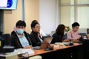 ประชุมเพื่อถ่ายทอดความรู้ ให้บุคลากรภายในสำนักงานเศรษฐกิจอุตสาหกรรม “เทคนิคการเขียน Prompt ขั้นเทพ โดย ใช้ AI”
