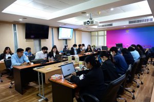 ประชุมเพื่อถ่ายทอดความรู้ ให้บุคลากรภายในสำนักงานเศรษฐกิจอุตสาหกรรม “เทคนิคการเขียน Prompt ขั้นเทพ โดย ใช้ AI”