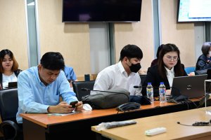 ประชุมเพื่อถ่ายทอดความรู้ ให้บุคลากรภายในสำนักงานเศรษฐกิจอุตสาหกรรม “เทคนิคการเขียน Prompt ขั้นเทพ โดย ใช้ AI”