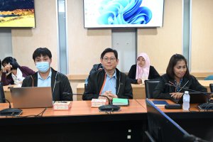 ประชุมเพื่อถ่ายทอดความรู้ ให้บุคลากรภายในสำนักงานเศรษฐกิจอุตสาหกรรม “เทคนิคการเขียน Prompt ขั้นเทพ โดย ใช้ AI”