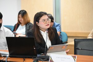 ประชุมเพื่อถ่ายทอดความรู้ ให้บุคลากรภายในสำนักงานเศรษฐกิจอุตสาหกรรม “เทคนิคการเขียน Prompt ขั้นเทพ โดย ใช้ AI”