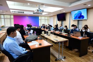 ประชุมเพื่อถ่ายทอดความรู้ ให้บุคลากรภายในสำนักงานเศรษฐกิจอุตสาหกรรม “เทคนิคการเขียน Prompt ขั้นเทพ โดย ใช้ AI”