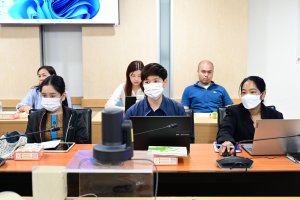 ประชุมเพื่อถ่ายทอดความรู้ ให้บุคลากรภายในสำนักงานเศรษฐกิจอุตสาหกรรม “เทคนิคการเขียน Prompt ขั้นเทพ โดย ใช้ AI”