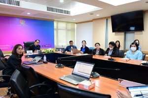 ประชุมเพื่อถ่ายทอดความรู้ ให้บุคลากรภายในสำนักงานเศรษฐกิจอุตสาหกรรม “เทคนิคการเขียน Prompt ขั้นเทพ โดย ใช้ AI”