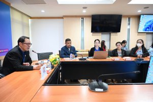 ประชุมเพื่อถ่ายทอดความรู้ ให้บุคลากรภายในสำนักงานเศรษฐกิจอุตสาหกรรม “เทคนิคการเขียน Prompt ขั้นเทพ โดย ใช้ AI”